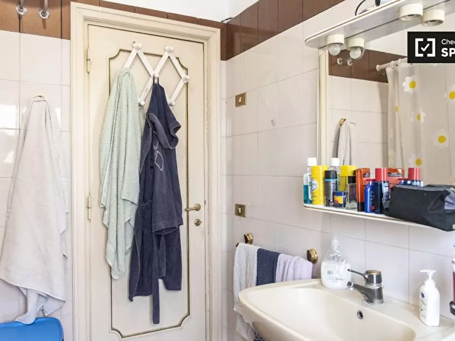 Immagine 11 di Camera condivisa in affitto  in Via Tito Omboni a Roma