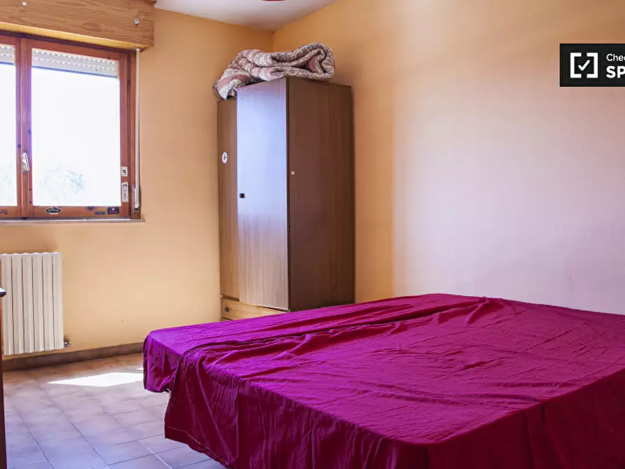 Immagine 3 di Camera condivisa in affitto  in Via dei Caldora a Roma