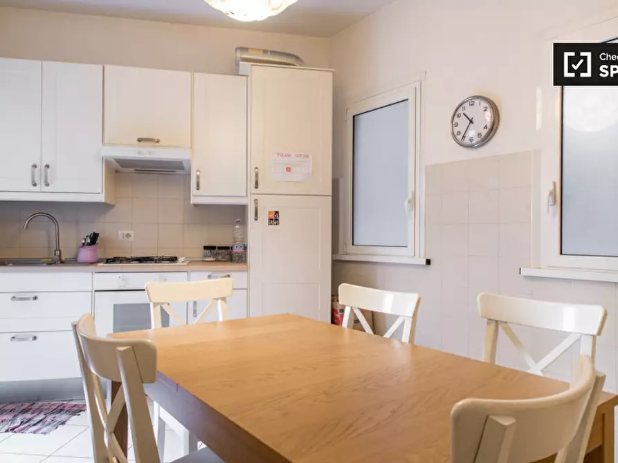 Immagine 7 di Camera condivisa in affitto  in Largo dei Colli Albani a Roma