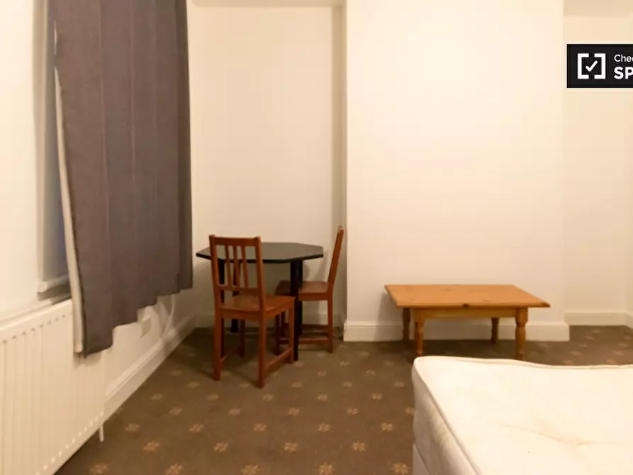 Immagine 4 di Appartamento in affitto  in Bethnal Green Road a Poplar