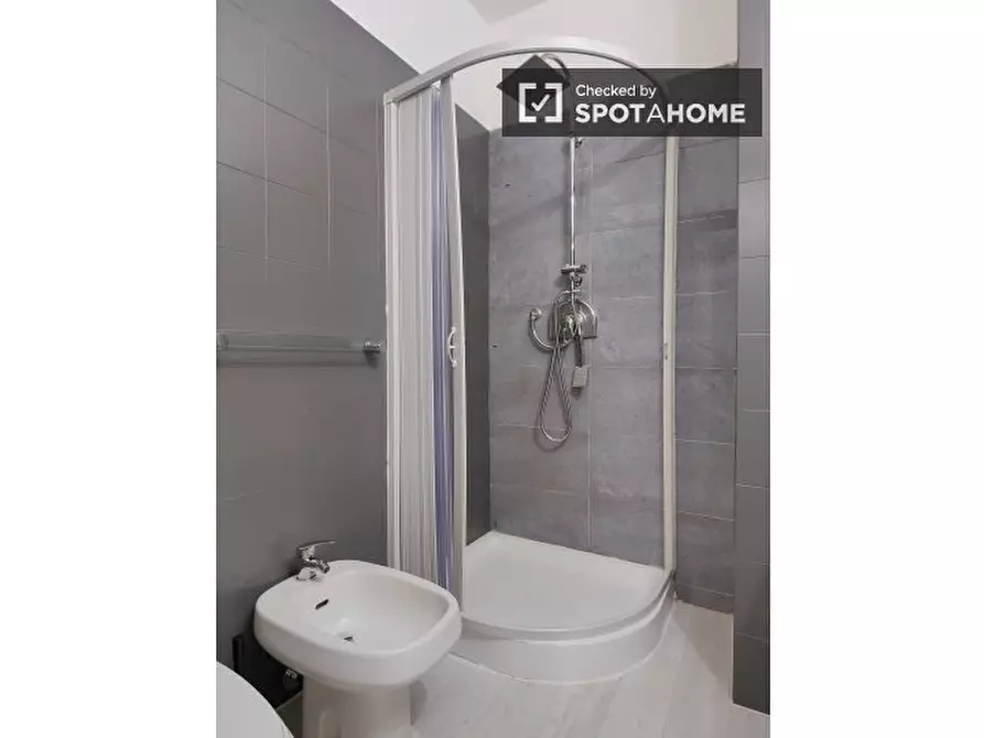 Immagine 12 di Camera condivisa in affitto  in Via Sebino a Milano