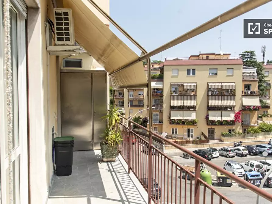 Immagine 16 di Camera condivisa in affitto  in Piazza Alfonso Neuschuler a Roma