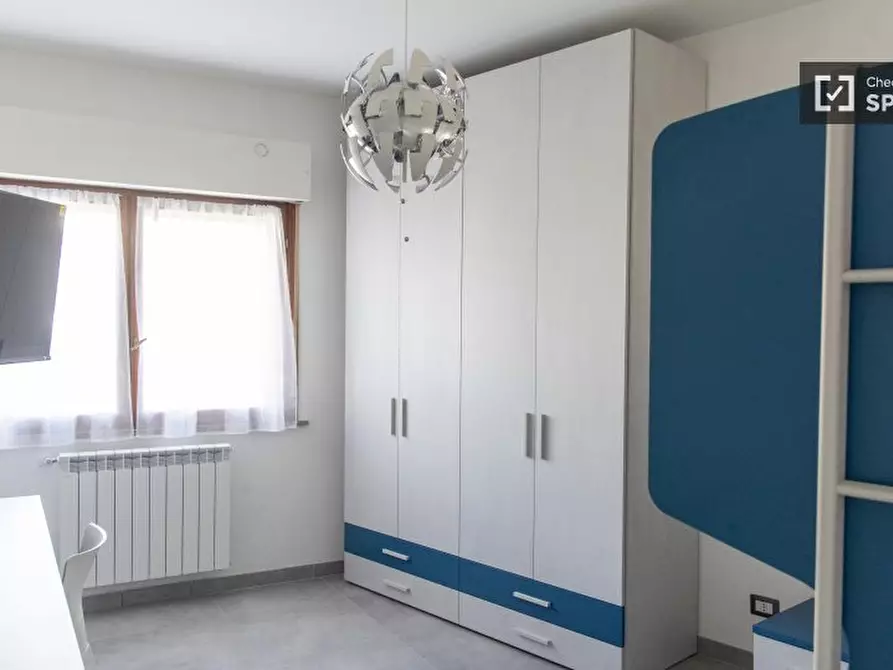 Immagine 4 di Camera condivisa in affitto  in Via di Torre Gaia a Roma