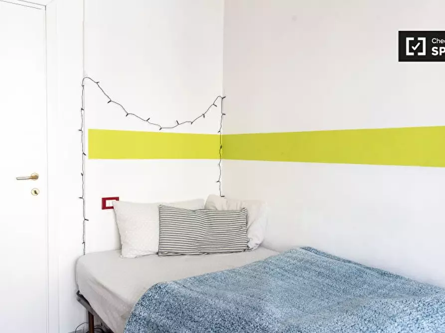 Immagine 13 di Camera condivisa in affitto  in Viale Palmiro Togliatti a Roma