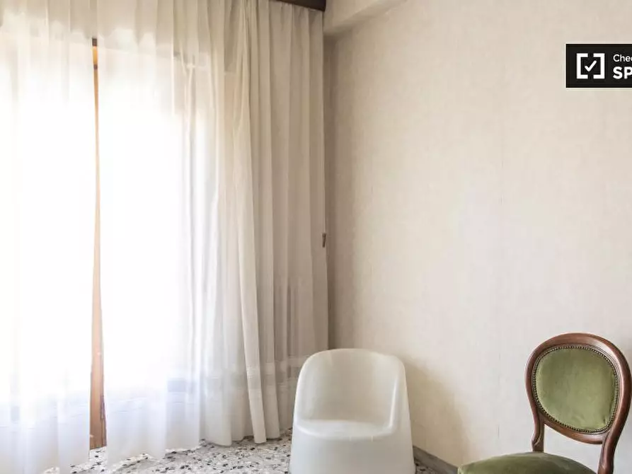 Immagine 4 di Camera condivisa in affitto  in Via di Val Tellina a Roma