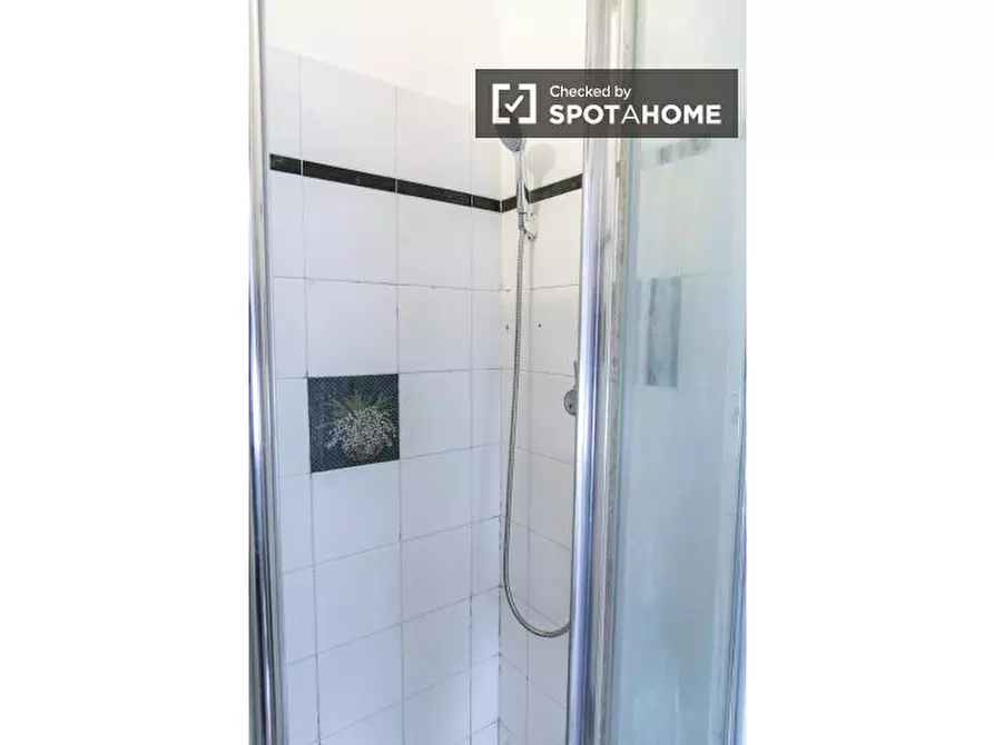 Immagine 5 di Appartamento in affitto  in Via Gian Luca Squarcialupo a Roma