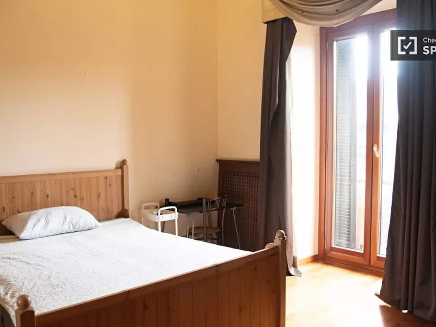 Immagine 2 di Camera condivisa in affitto  in Via Cavour a Roma