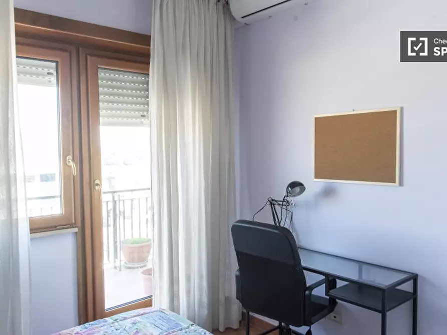 Immagine 2 di Camera condivisa in affitto  in Via Padre Semeria a Roma