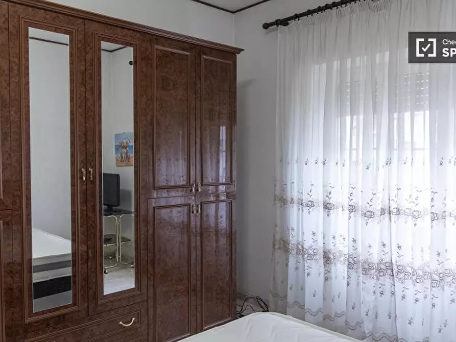 Immagine 2 di Camera condivisa in affitto  in Via Genzano a Roma