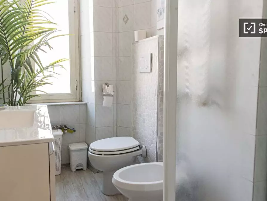 Immagine 12 di Camera condivisa in affitto  in via Carlo Emanuele a Roma