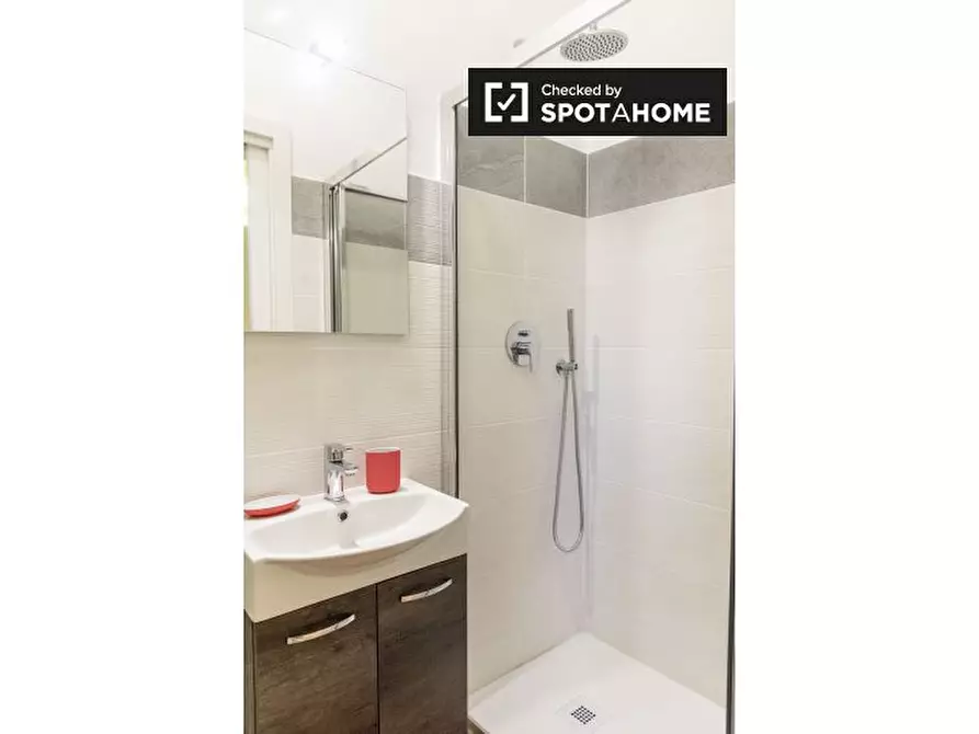 Immagine 16 di Camera condivisa in affitto  in Via Fara Sabina a Roma