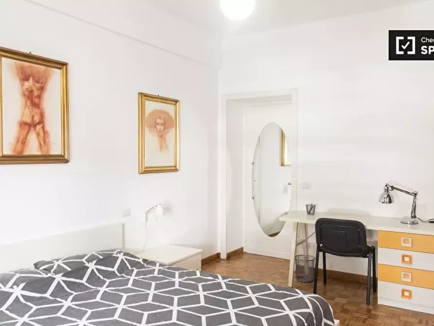 Immagine 13 di Camera condivisa in affitto  in Via Anastasio II a Roma