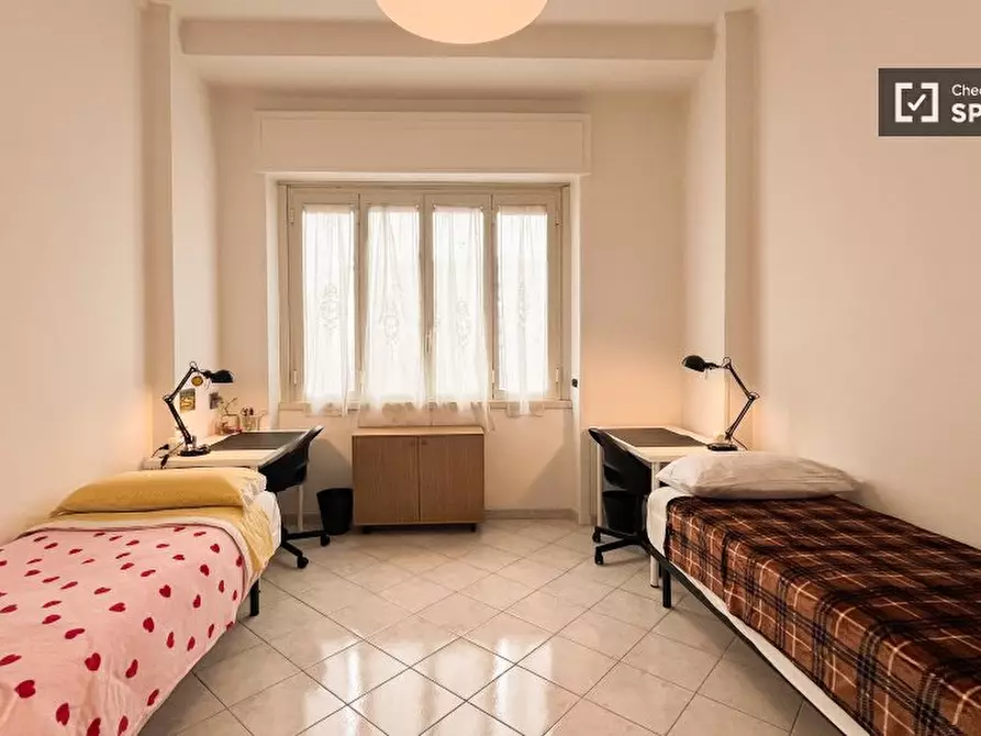 Immagine 2 di Camera condivisa in affitto  in Via Edoardo Bassini a Milano