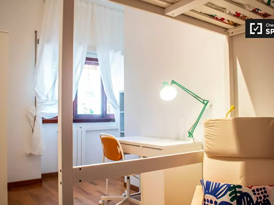 Immagine 3 di Camera condivisa in affitto  in Via Alfredo Catalani a Roma