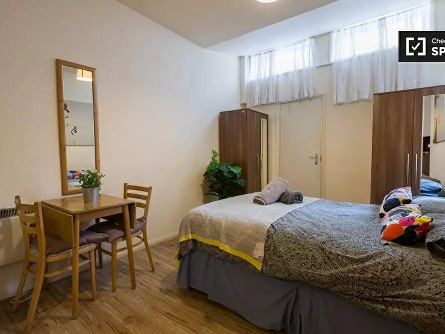 Immagine 3 di Ufficio in affitto  in Park Ave a Brent