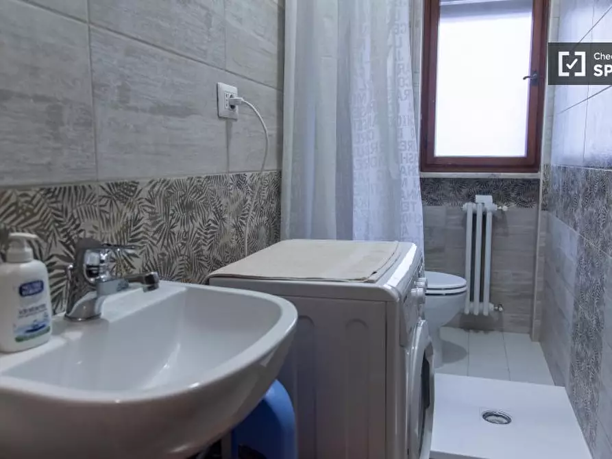 Immagine 9 di Camera condivisa in affitto  in Via Mattia Battistini a Roma