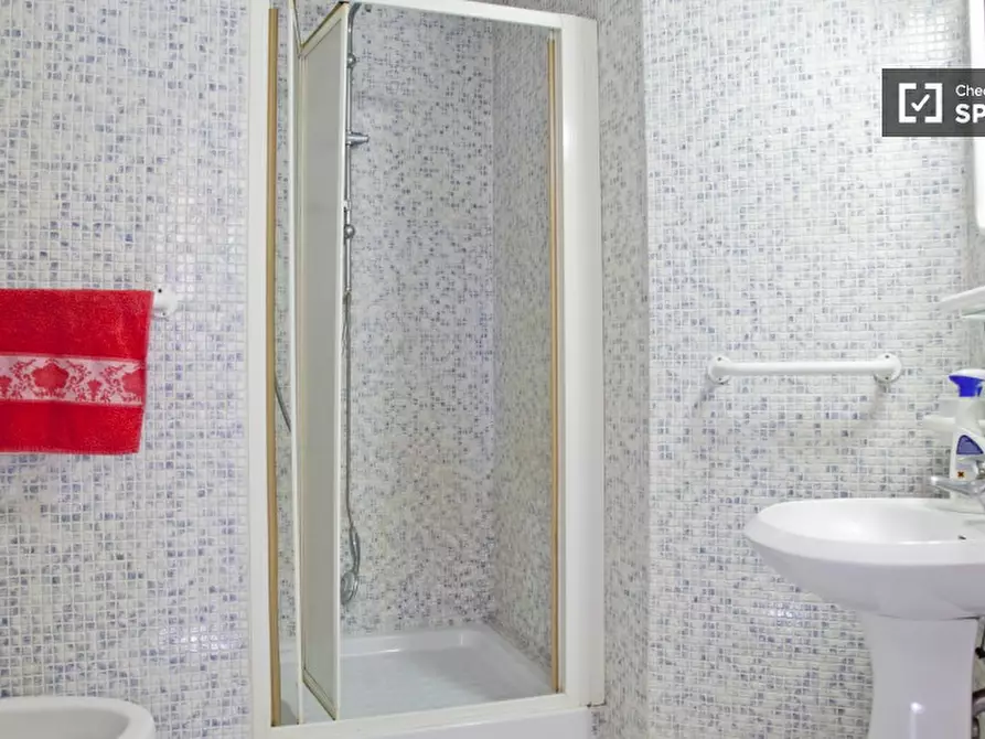 Immagine 6 di Camera condivisa in affitto  in Via dei Bonacolsi a Roma