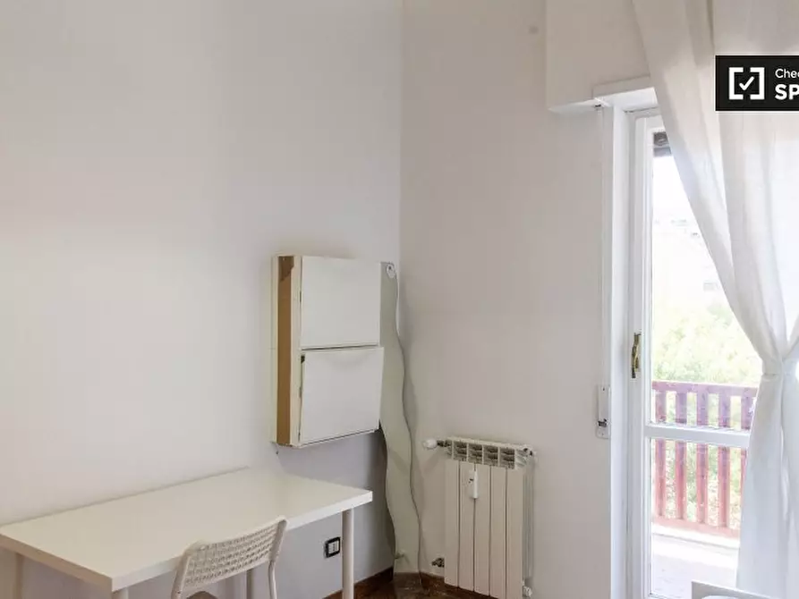 Immagine 14 di Camera condivisa in affitto  in Via Luca Valerio a Roma
