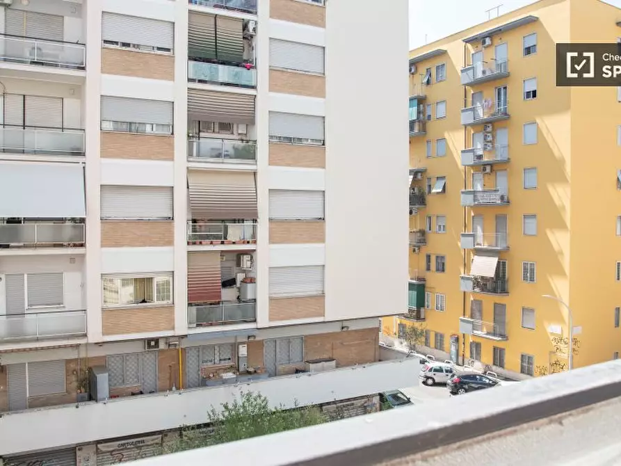 Immagine 10 di Camera condivisa in affitto  in Via Licinio Stolone a Roma