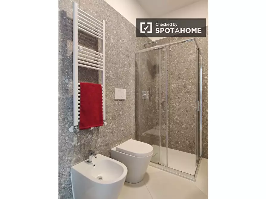 Immagine 6 di Camera condivisa in affitto  in Corso Italia a Milano