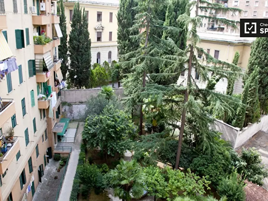 Immagine 8 di Camera condivisa in affitto  in Via Dacia a Roma