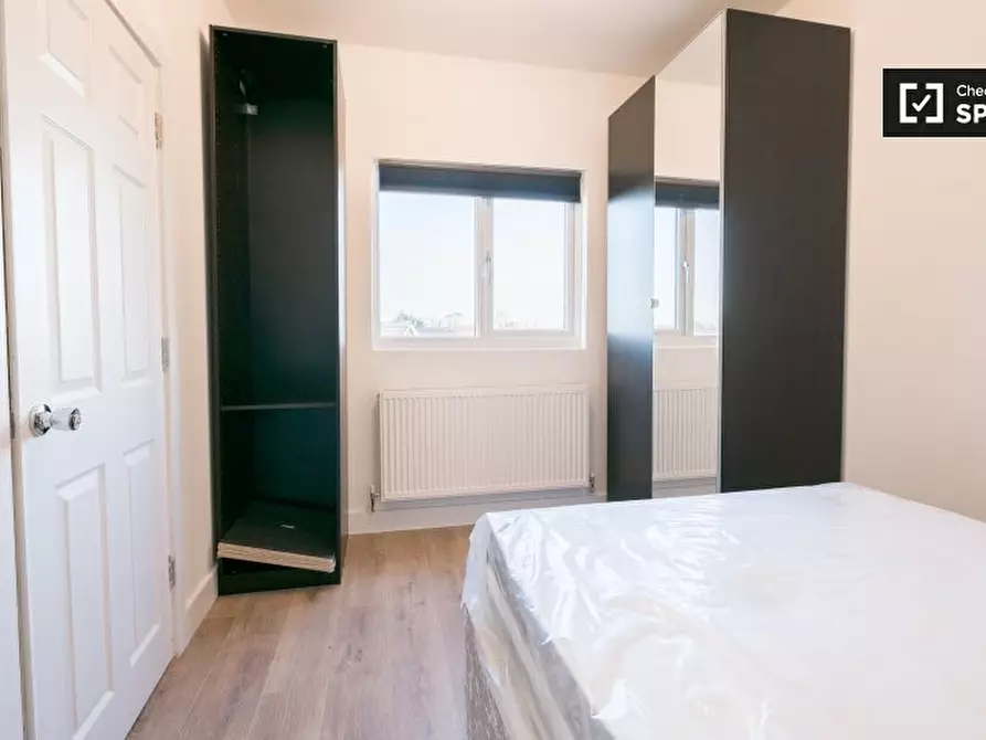 Immagine 12 di Appartamento in affitto  in Heathfield Park Drive a Barking