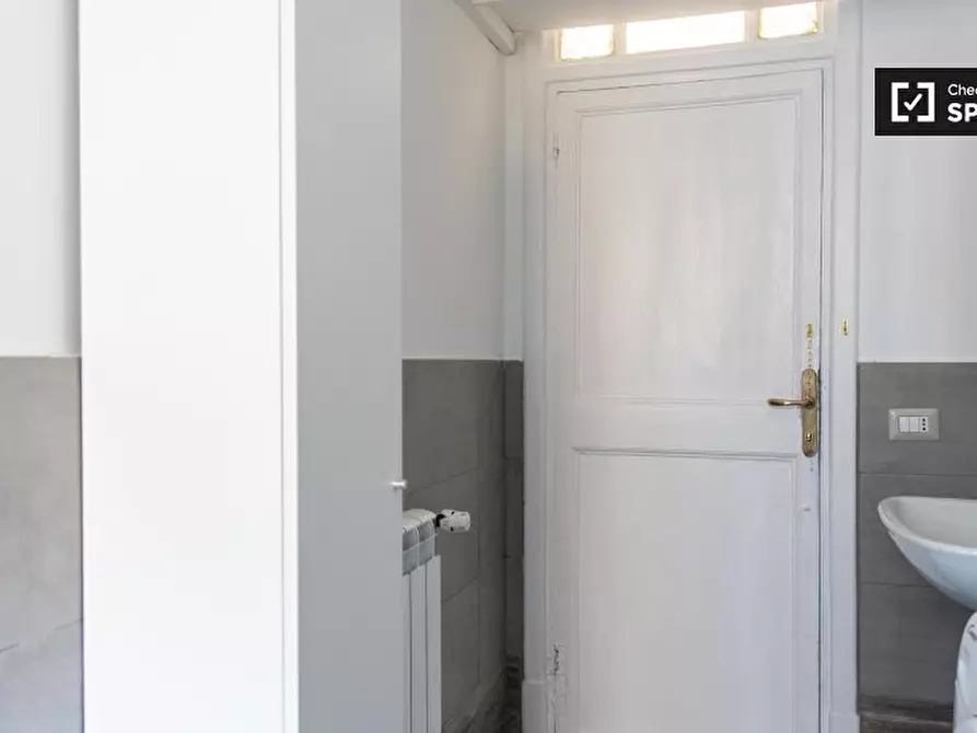 Immagine 5 di Camera condivisa in affitto  in Via Costantino Corvisieri a Roma