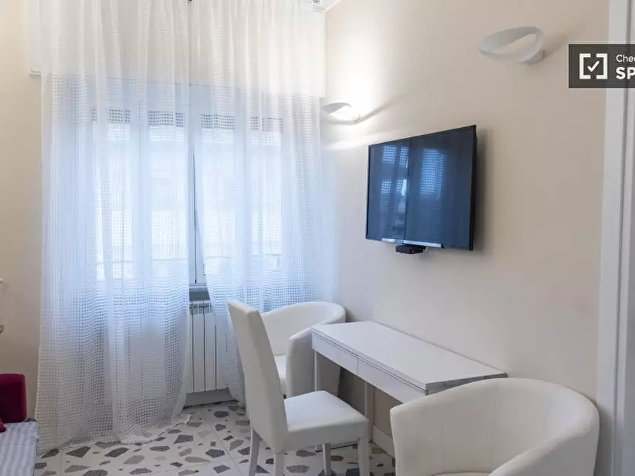 Immagine 18 di Camera condivisa in affitto  in Via Francesco Caracciolo a Roma