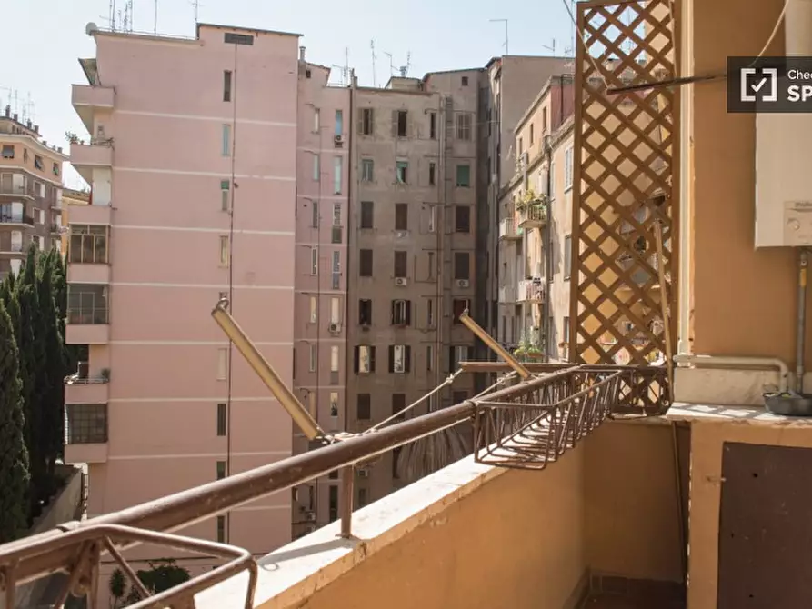 Immagine 7 di Camera condivisa in affitto  in Via Dacia a Roma