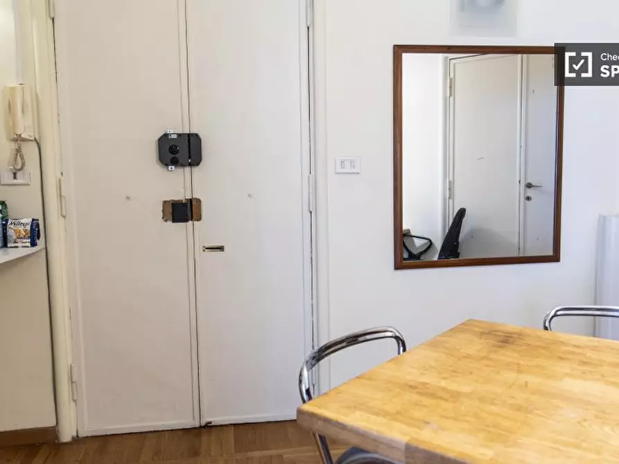 Immagine 11 di Camera condivisa in affitto  in Piazza Vescovio a Roma