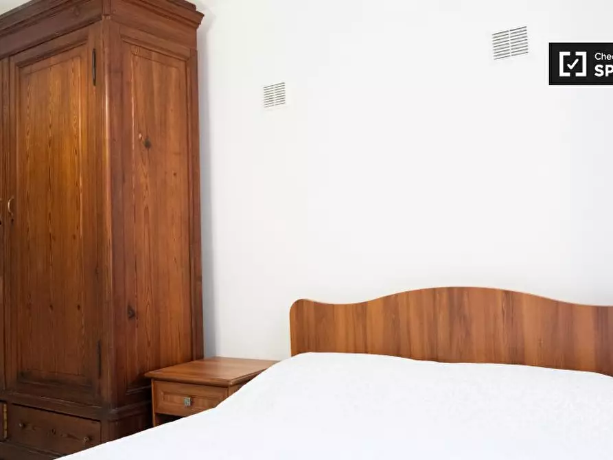 Immagine 3 di Camera condivisa in affitto  in Via dei Giovi a Roma