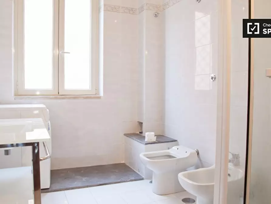 Immagine 13 di Camera condivisa in affitto  in Via Avegno a Roma