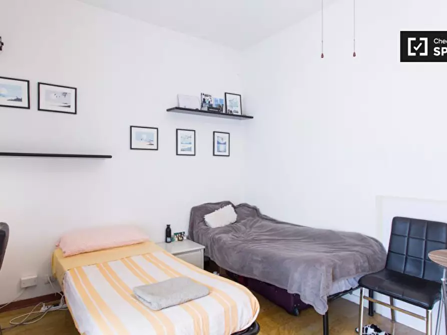 Immagine 4 di Camera condivisa in affitto  in Alzaia Naviglio Pavese a Milano