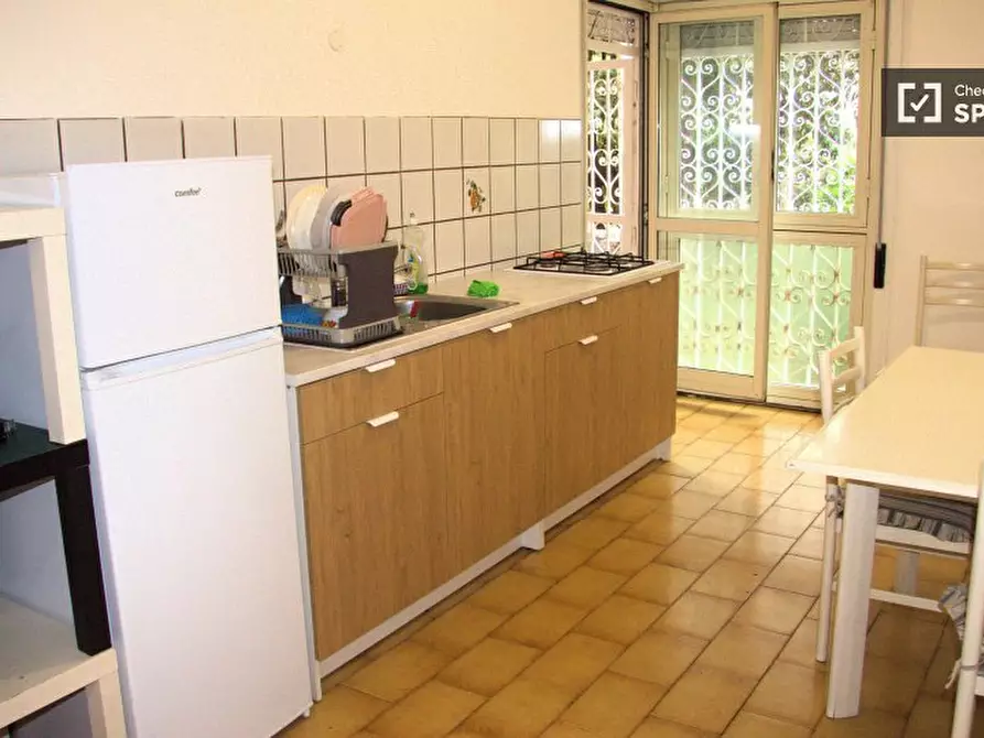 Immagine 18 di Camera condivisa in affitto  in Via Giuseppe de Robertis a Roma