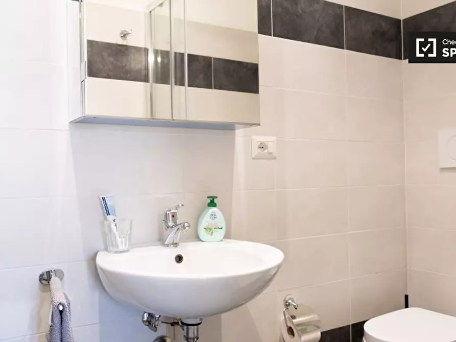 Immagine 5 di Camera condivisa in affitto  in Viale dei Salesiani a Roma