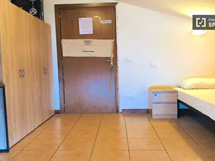 Immagine 3 di Camera condivisa in affitto  in Via Alessandro Brisse a Roma