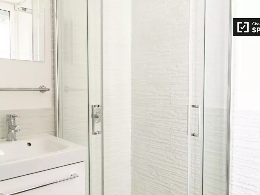 Immagine 5 di Camera condivisa in affitto  in Via Francesco Grimaldi a Roma