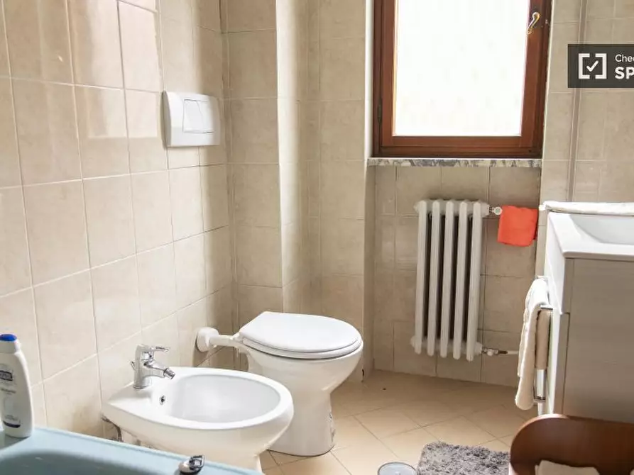 Immagine 5 di Camera condivisa in affitto  in Via Mattia Battistini a Roma