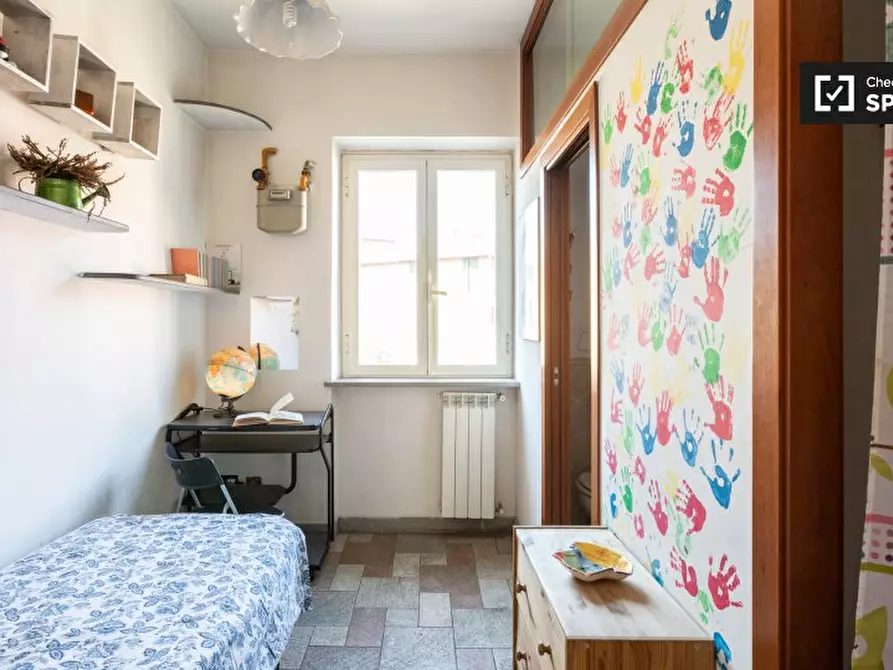 Immagine 2 di Camera condivisa in affitto  in Via dei Crispolti a Roma