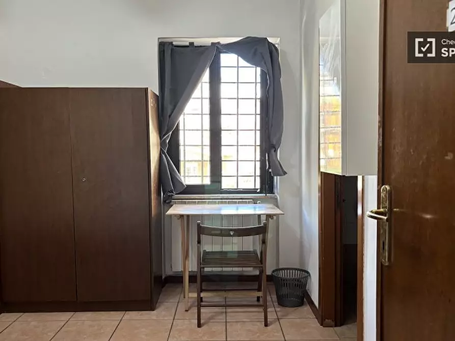 Immagine 2 di Camera condivisa in affitto  in Via Alessandro Brisse a Roma