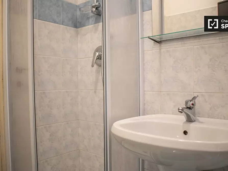 Immagine 8 di Camera condivisa in affitto  in Via Alfredo Catalani a Roma