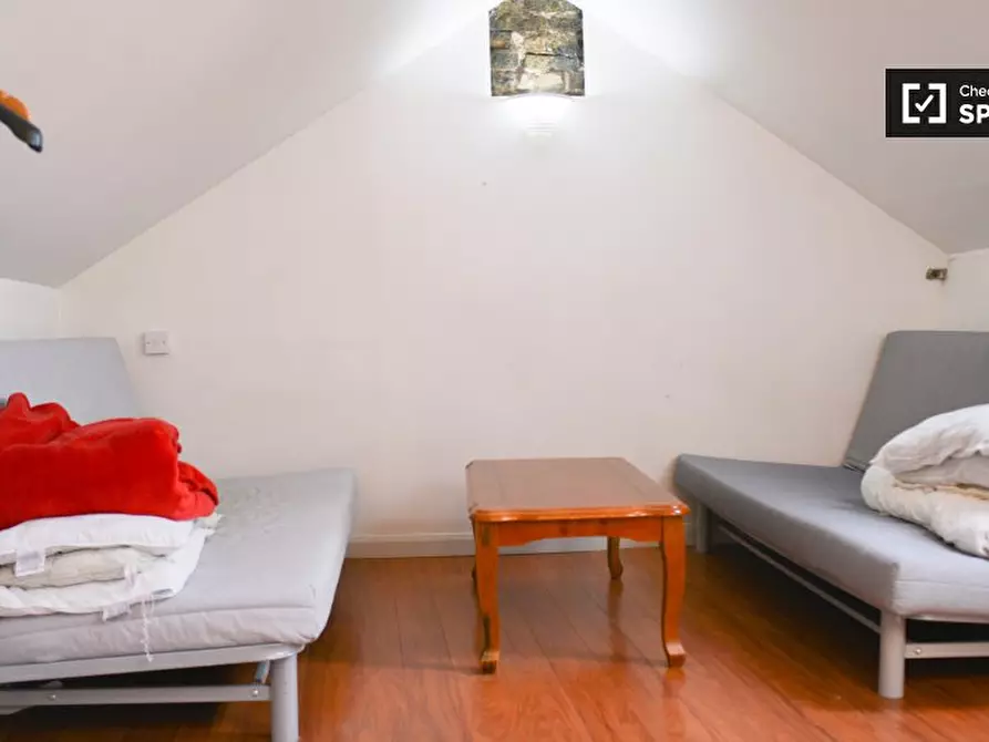 Immagine 17 di Appartamento in affitto  in Glengall Rd a Camden Town