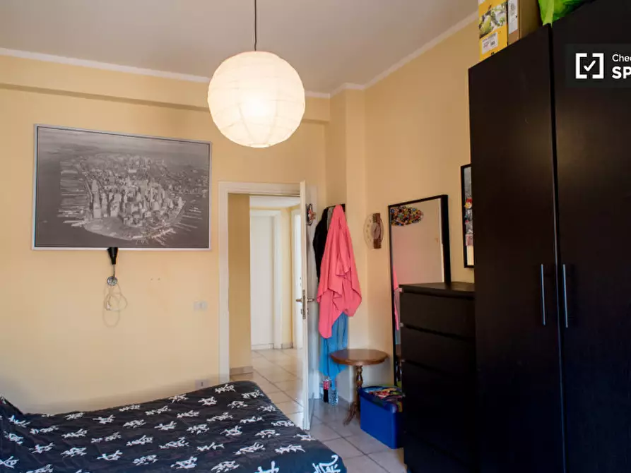 Immagine 2 di Camera condivisa in affitto  in Viale Jonio a Roma