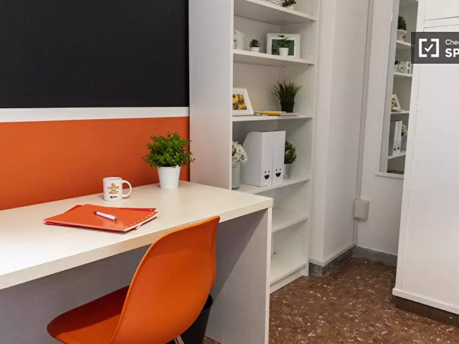 Immagine 2 di Camera condivisa in affitto  in Via Attilio Ambrosini a Roma