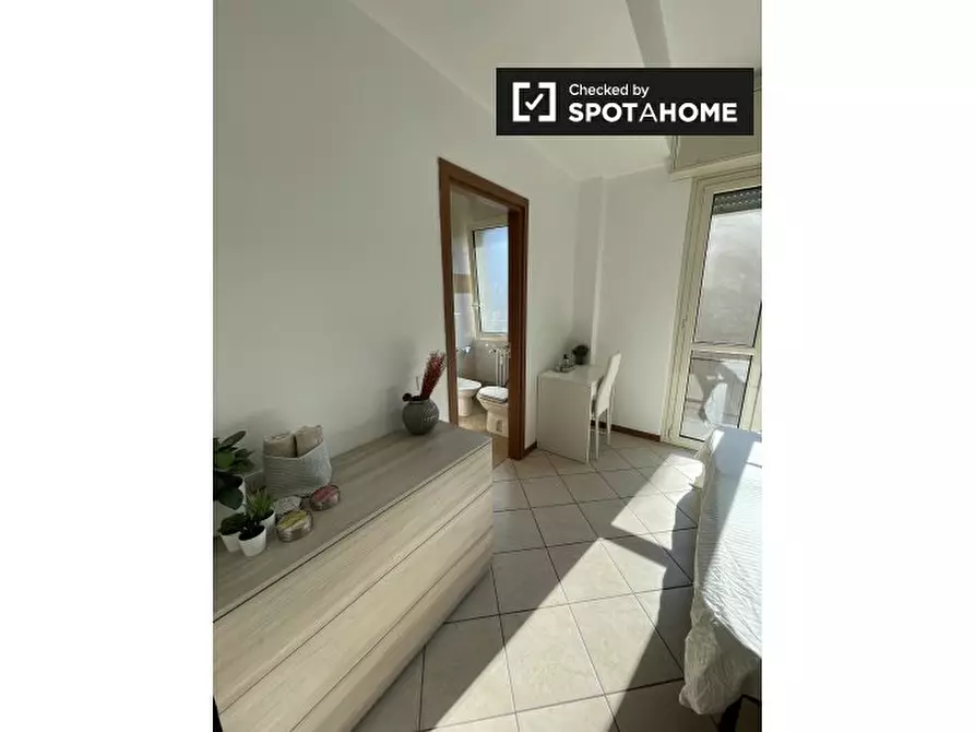 Immagine 2 di Camera condivisa in affitto  in Via Umberto Fogagnolo a Sesto San Giovanni