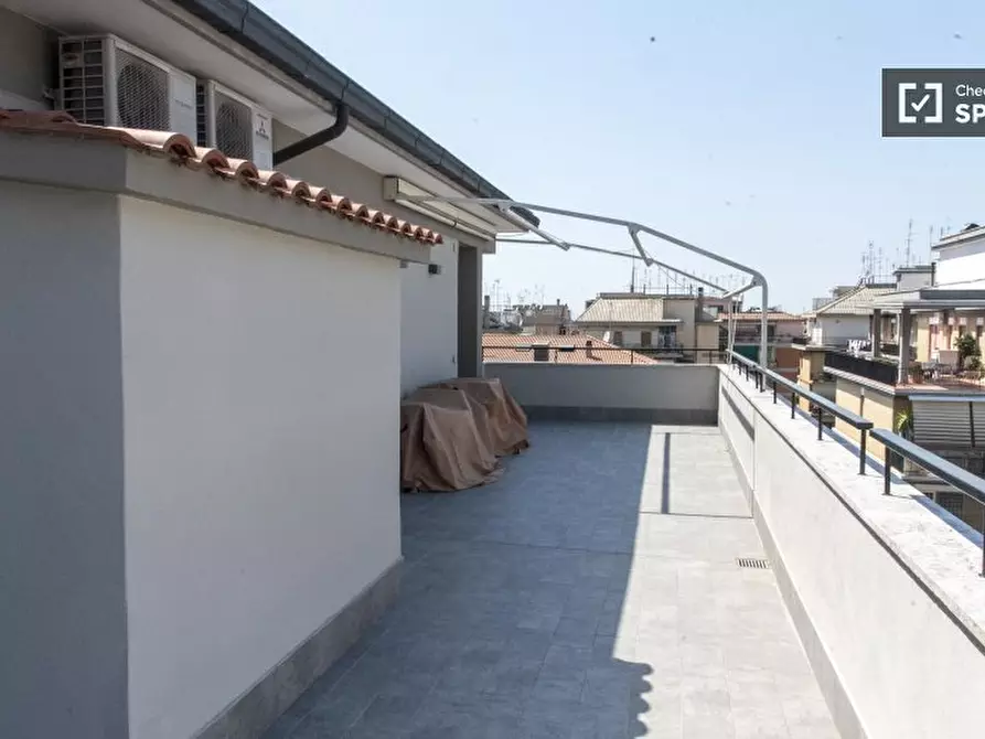 Immagine 16 di Appartamento in affitto  in Via Pietro Maffi a Roma