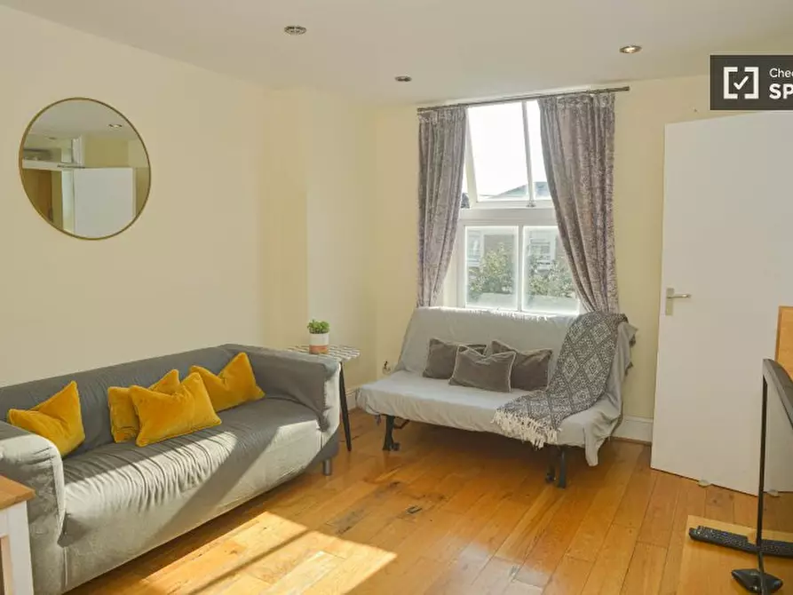 Immagine 1 di Appartamento in affitto  in C St Julian's Rd a Camden Town