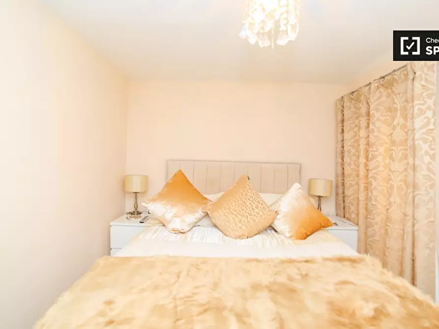 Immagine 14 di Appartamento in affitto  in Lewin Terrace a Hounslow