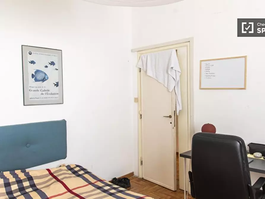 Immagine 3 di Camera condivisa in affitto  in Piazza Vescovio a Roma