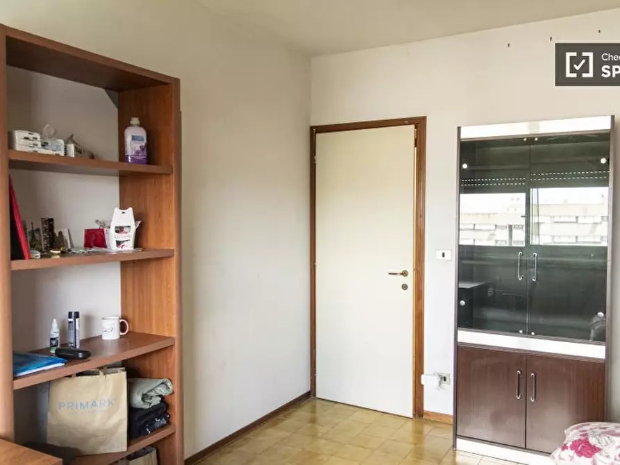 Immagine 3 di Camera condivisa in affitto  in Via Clemente Rebora a Roma